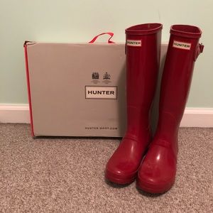 Hunter Boots in Military Red